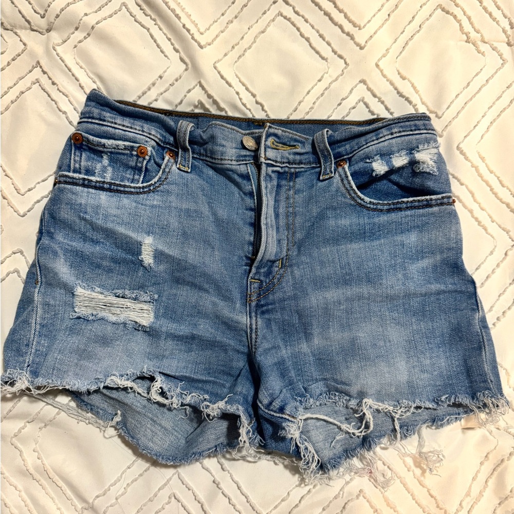 Light Wash Levi Shorts Stretchy